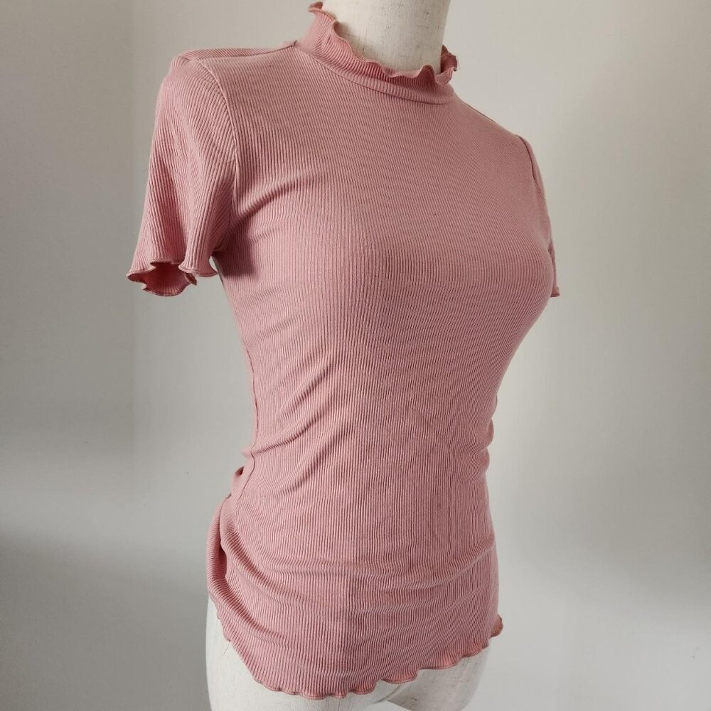 AMBIANCE Pink Lettuce-Trim Ribbed Mock Neck Short Sleeve Top. Size S.